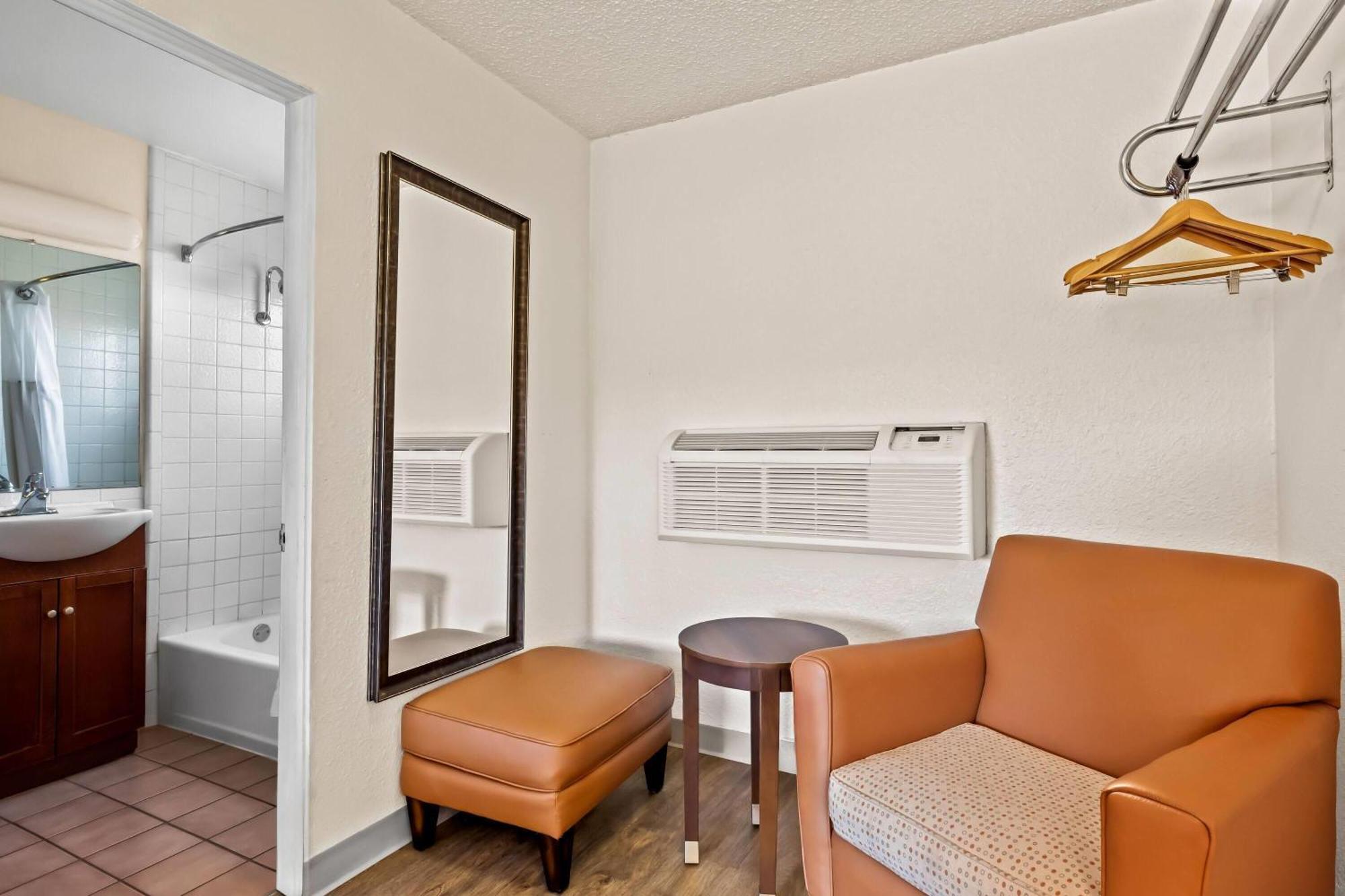 Travelodge By Wyndham Page, View Of Lake Powell Exterior photo