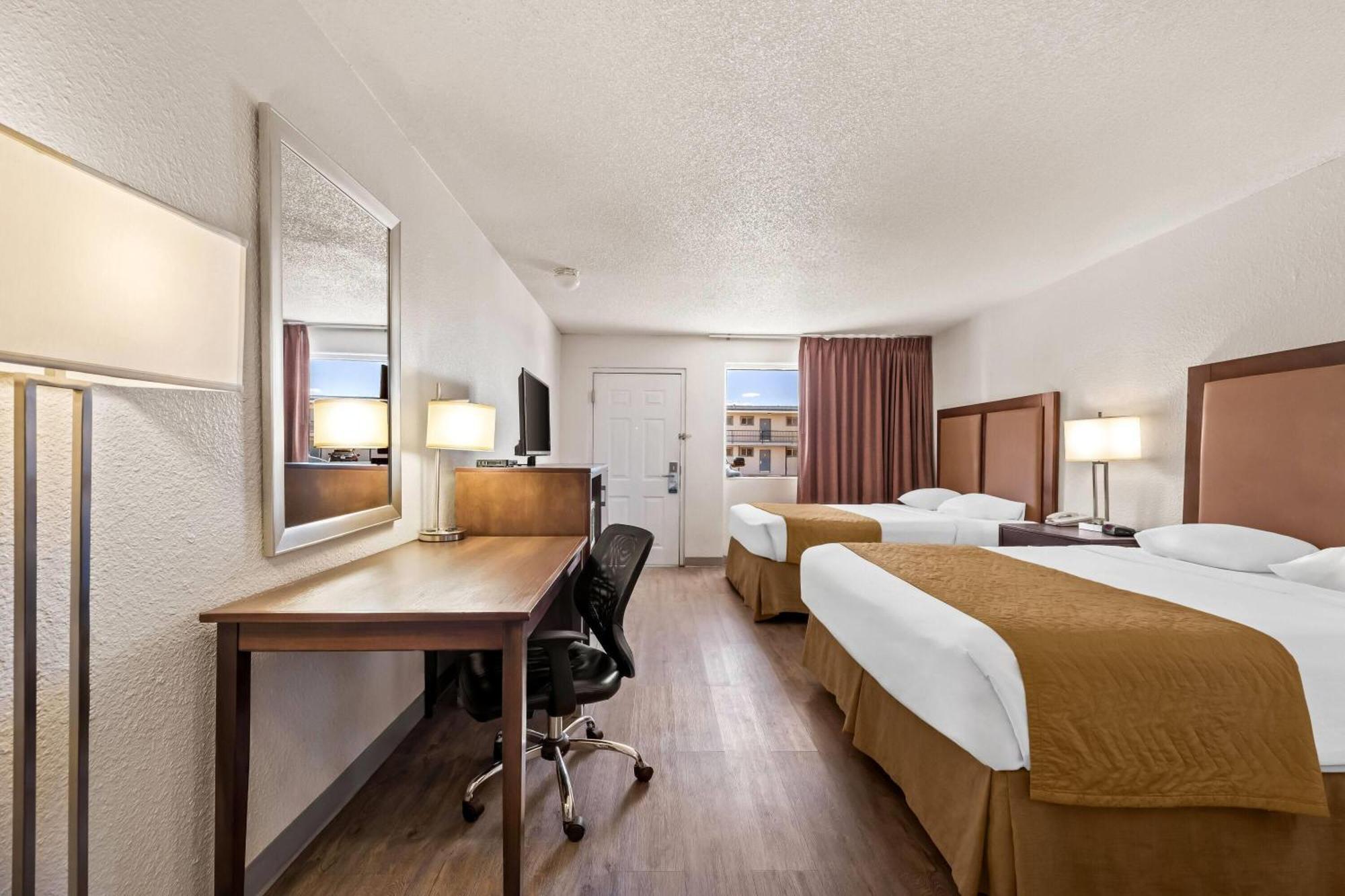 Travelodge By Wyndham Page, View Of Lake Powell Exterior photo