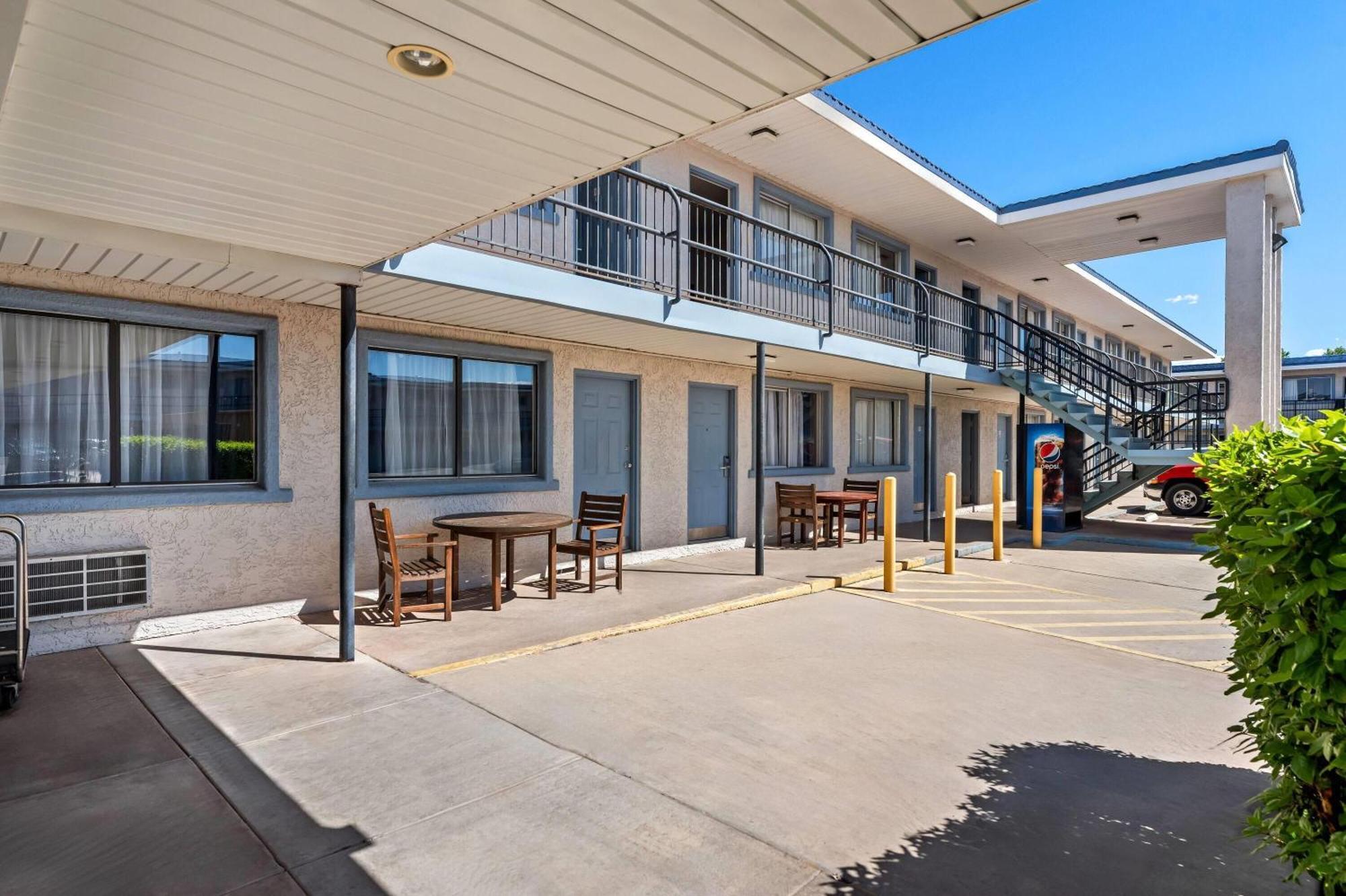 Travelodge By Wyndham Page, View Of Lake Powell Exterior photo